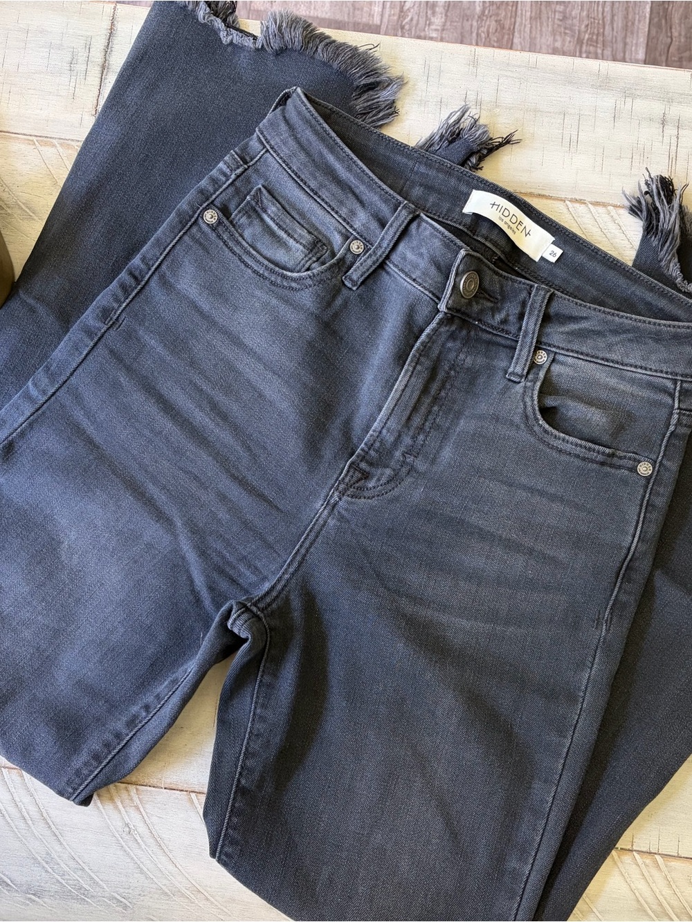 High-Rise Cropped Jeans in Black